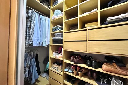 Apartamento à venda com 130m², 4 quartos e 2 vagas Apartamento à venda com 130m², 4 quartos e 2 vagasCloset da suíte 2