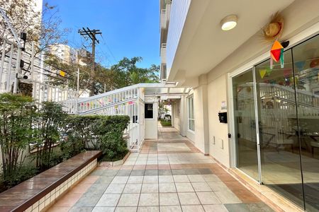Apartamento à venda com 130m², 4 quartos e 2 vagas Apartamento à venda com 130m², 4 quartos e 2 vagasHall de entrada