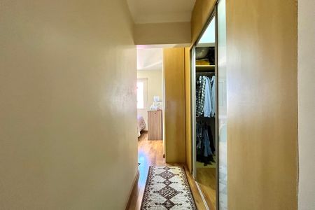 Apartamento à venda com 130m², 4 quartos e 2 vagas Apartamento à venda com 130m², 4 quartos e 2 vagasCloset da suíte 2