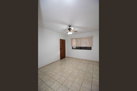 Casa para alugar com 260m², 3 quartos e 8 vagas Casa para alugar com 260m², 3 quartos e 8 vagasSala