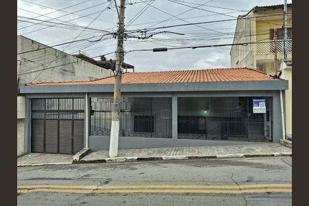 Casa para alugar com 260m², 3 quartos e 8 vagas Casa para alugar com 260m², 3 quartos e 8 vagasFachada