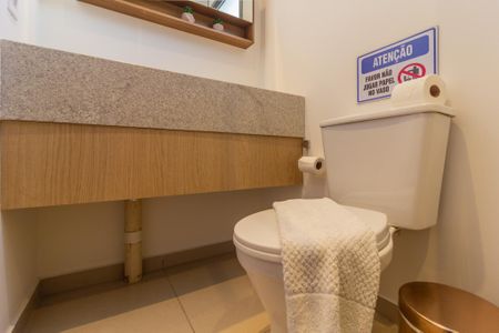 Banheiro de kitnet/studio à venda com 1 quarto, 24m² em Vila Madalena, São Paulo