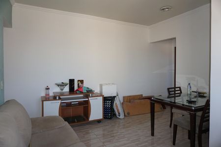 Sala de apartamento para alugar com 2 quartos, 48m² em Jardim Vitória, Embu das Artes