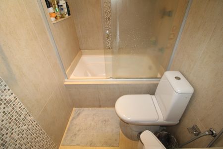 Apartamento à venda com 159m², 3 quartos e 3 vagasQuarto 2 - Banheiro