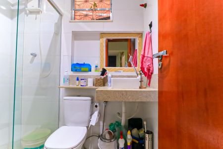 Casa à venda com 214m², 4 quartos e 3 vagas Casa à venda com 214m², 4 quartos e 3 vagasBanheiro Social