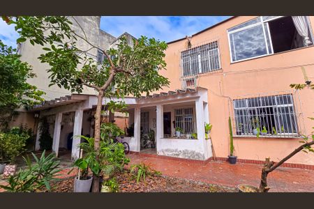 Casa à venda com 214m², 4 quartos e 3 vagas Casa à venda com 214m², 4 quartos e 3 vagasFachada