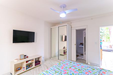 Casa à venda com 214m², 4 quartos e 3 vagas Casa à venda com 214m², 4 quartos e 3 vagasQuarto 2