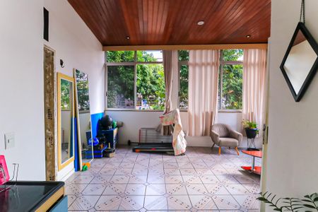 Casa à venda com 214m², 4 quartos e 3 vagas Casa à venda com 214m², 4 quartos e 3 vagasSala 2