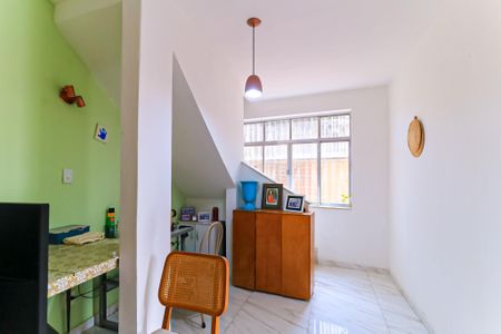 Casa à venda com 214m², 4 quartos e 3 vagas Casa à venda com 214m², 4 quartos e 3 vagasAntessala