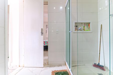 Casa à venda com 214m², 4 quartos e 3 vagas Casa à venda com 214m², 4 quartos e 3 vagasBanheiro da Suíte 2