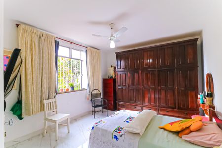 Casa à venda com 214m², 4 quartos e 3 vagas Casa à venda com 214m², 4 quartos e 3 vagasQuarto 3