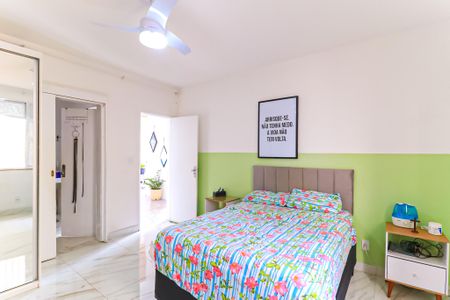 Casa à venda com 214m², 4 quartos e 3 vagas Casa à venda com 214m², 4 quartos e 3 vagasQuarto 2