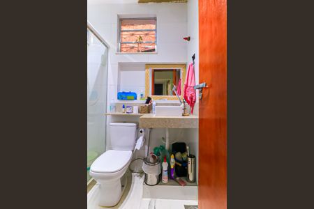 Casa à venda com 214m², 4 quartos e 3 vagas Casa à venda com 214m², 4 quartos e 3 vagasBanheiro Social