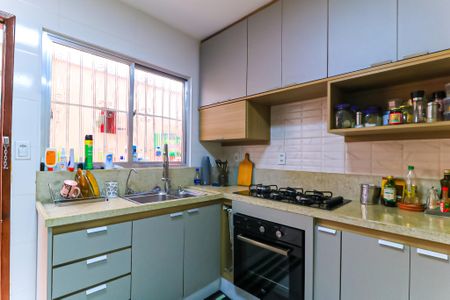 Casa à venda com 214m², 4 quartos e 3 vagas Casa à venda com 214m², 4 quartos e 3 vagasCozinha