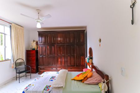 Casa à venda com 214m², 4 quartos e 3 vagas Casa à venda com 214m², 4 quartos e 3 vagasQuarto 3