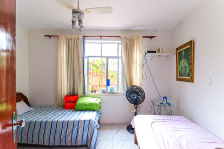 Casa à venda com 214m², 4 quartos e 3 vagas Casa à venda com 214m², 4 quartos e 3 vagasQuarto