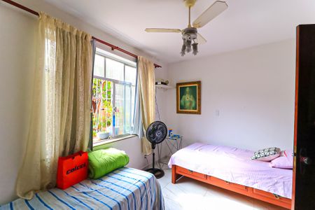 Casa à venda com 214m², 4 quartos e 3 vagas Casa à venda com 214m², 4 quartos e 3 vagasQuarto