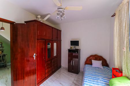 Casa à venda com 214m², 4 quartos e 3 vagas Casa à venda com 214m², 4 quartos e 3 vagasQuarto