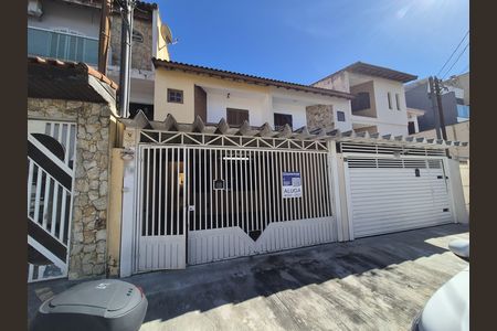 Casa para alugar com 160m², 3 quartos e 2 vagas Casa para alugar com 160m², 3 quartos e 2 vagasFachada