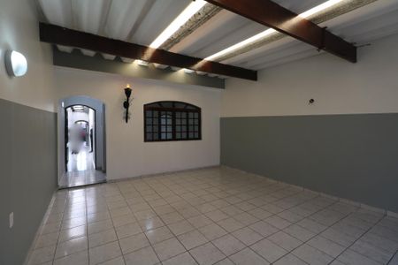 Casa para alugar com 200m², 3 quartos e 2 vagas Casa para alugar com 200m², 3 quartos e 2 vagasGaragem