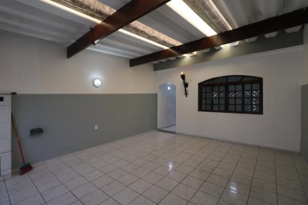 Casa para alugar com 200m², 3 quartos e 2 vagas Casa para alugar com 200m², 3 quartos e 2 vagasGaragem