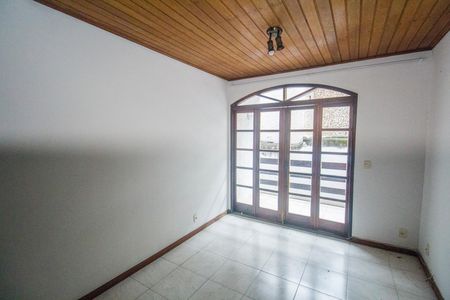 Sala de apartamento para alugar com 2 quartos, 63m² em Vila Valqueire, Rio de Janeiro