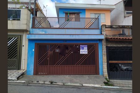 Casa à venda com 175m², 2 quartos e 2 vagas Casa à venda com 175m², 2 quartos e 2 vagasFachada