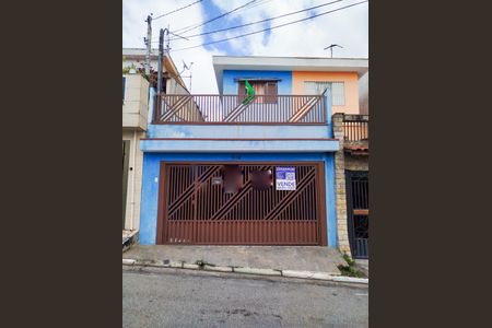 Casa à venda com 175m², 2 quartos e 2 vagas Casa à venda com 175m², 2 quartos e 2 vagasFachada
