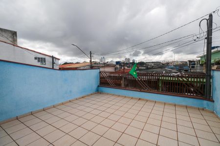 Casa à venda com 175m², 2 quartos e 2 vagas Casa à venda com 175m², 2 quartos e 2 vagasVaranda