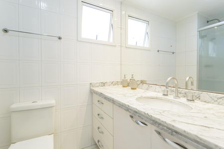 Apartamento para alugar com 71m², 2 quartos e 1 vaga Apartamento para alugar com 71m², 2 quartos e 1 vagaBanheiro da Suíte