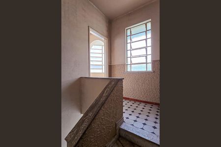 Casa para alugar com 88m², 2 quartos e sem vaga Casa para alugar com 88m², 2 quartos e sem vagaEscada