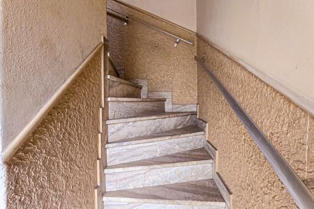 Casa para alugar com 88m², 2 quartos e sem vaga Casa para alugar com 88m², 2 quartos e sem vagaEscada