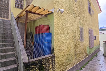 Casa para alugar com 88m², 2 quartos e sem vaga Casa para alugar com 88m², 2 quartos e sem vagaEscada acesso varanda