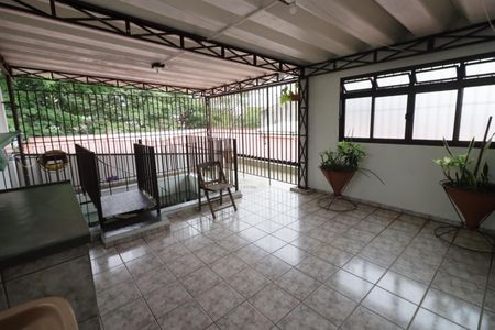 Casa para alugar com 250m², 4 quartos e 1 vagaÁrea de Serviço