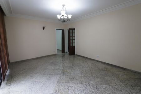 Casa para alugar com 250m², 4 quartos e 1 vagaSala