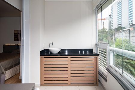 Studio à venda com 40m², 0 quarto e 1 vaga Studio à venda com 40m², 0 quarto e 1 vagaVaranda