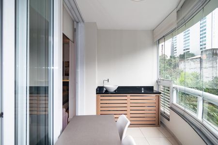 Studio à venda com 40m², 0 quarto e 1 vaga Studio à venda com 40m², 0 quarto e 1 vagaVaranda