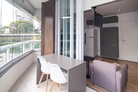 Studio à venda com 40m², 0 quarto e 1 vaga Studio à venda com 40m², 0 quarto e 1 vagaVaranda