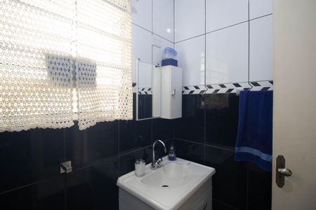 Casa à venda com 210m², 4 quartos e 2 vagasBanheiro 1