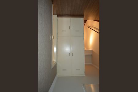 Casa de condomínio para alugar com 256m², 5 quartos e 4 vagasHall social