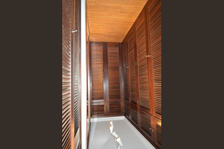 Casa de condomínio para alugar com 256m², 5 quartos e 4 vagasCloset da suíte