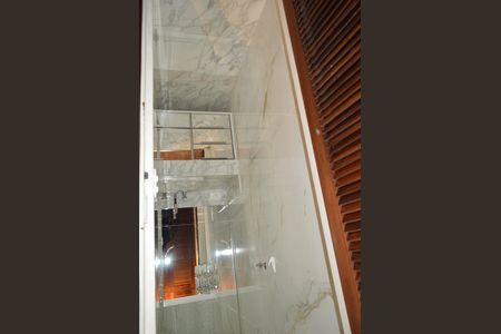 Casa de condomínio para alugar com 256m², 5 quartos e 4 vagasBanheiro da Suíte