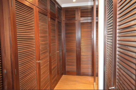 Casa de condomínio para alugar com 256m², 5 quartos e 4 vagasCloset da suíte