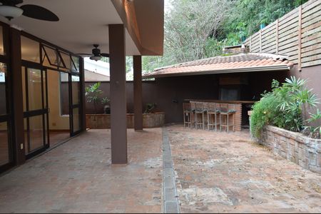 Casa de condomínio para alugar com 256m², 5 quartos e 4 vagasÁrea externa