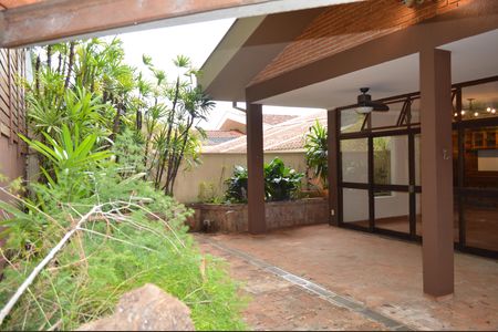 Casa de condomínio para alugar com 256m², 5 quartos e 4 vagasÁrea externa