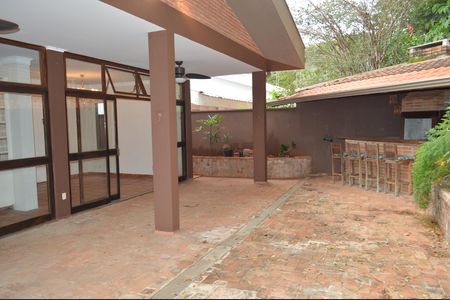 Casa de condomínio para alugar com 256m², 5 quartos e 4 vagasÁrea externa