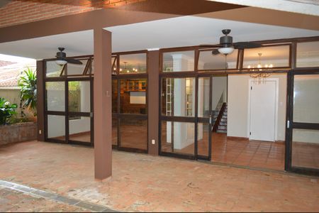 Casa de condomínio para alugar com 256m², 5 quartos e 4 vagasÁrea externa