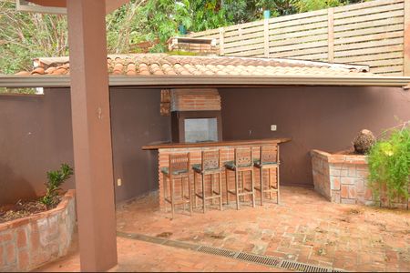 Casa de condomínio para alugar com 256m², 5 quartos e 4 vagasChurrasqueira