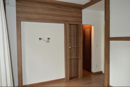 Casa de condomínio para alugar com 256m², 5 quartos e 4 vagasSuíte