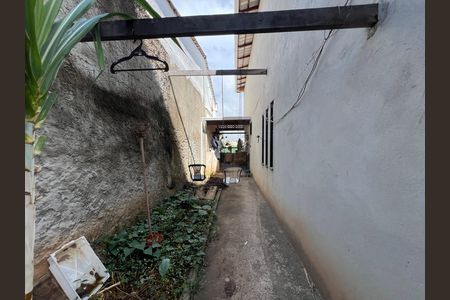 Casa à venda com 576m², 5 quartos e 3 vagas Casa à venda com 576m², 5 quartos e 3 vagasCorredor